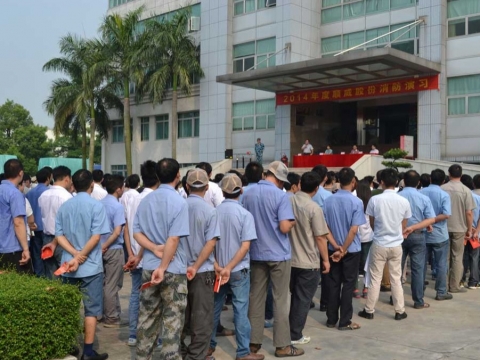 踐行安全生產(chǎn)標(biāo)準(zhǔn)，開展秋季消防演練